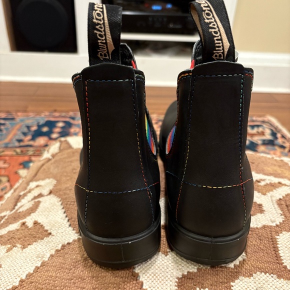 New Blundstone Rainbow Pride Leather Chelsea Ankle Boots Women 11 M 9 - Picture 2 of 4